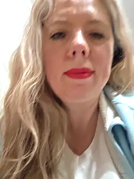 Irina3718's Live XXX Chat