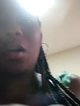 MONIQUE-LAMOUR – Naživo XXX chat