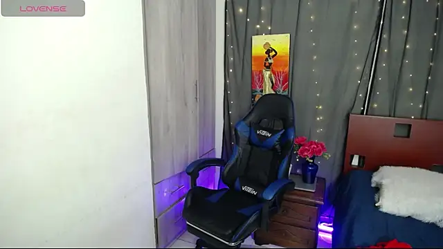 MONIQUE-LAMOUR's Live XXX Chat