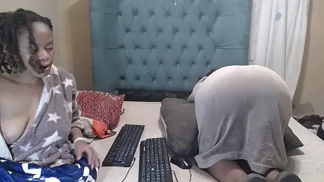 EssenceLovers' Webcam Show