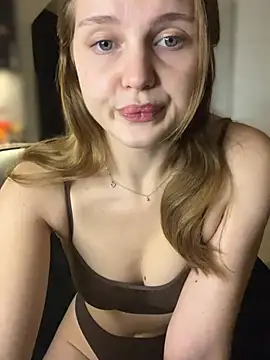 Emaline_Fane élő XXX-chatje