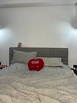 CurlyLara Webcam Show