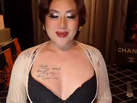 Show modela YourMistressAggy na web-kameri