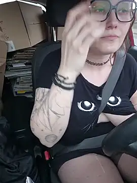wildyoungNhorny Chat XXX live