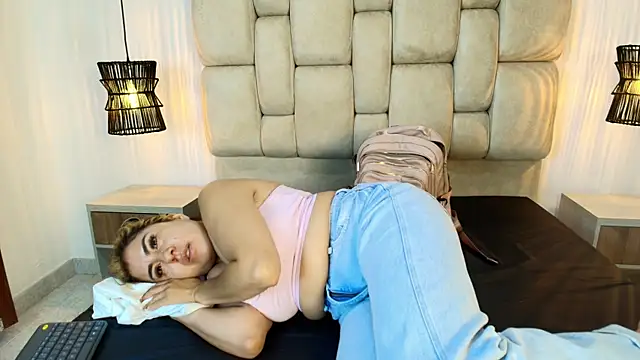 AdharaSmithh's Live XXX Chat