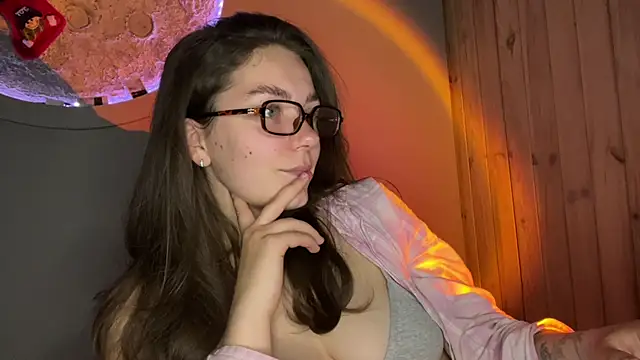 HoneyWithHeat1's Live XXX Chat