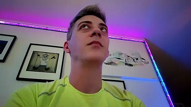 1Hugo1's Live XXX Chat