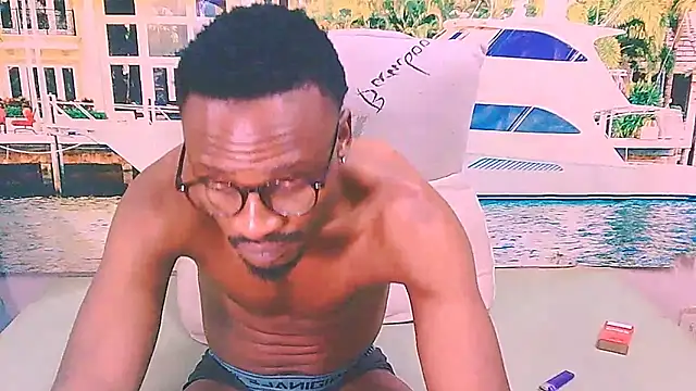Show modela EbonyTiger69 na web-kameri
