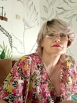 Catty_Lady Adlı Modelin Canlı XXX Sohbeti