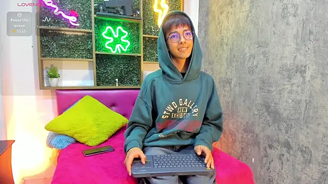 Eyden_Connor Chat XXX in diretta