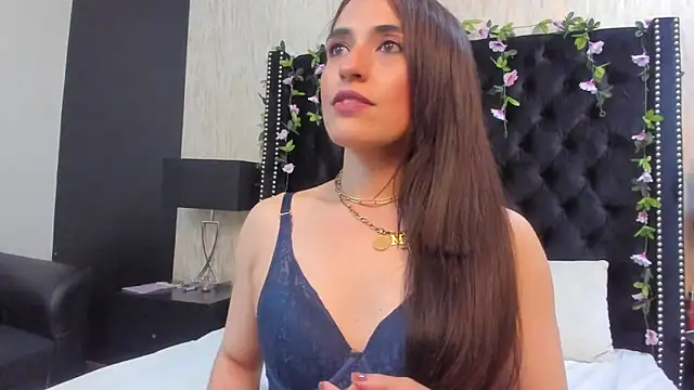MeganNightt: διαδικτυακό σόου στην κάμερα