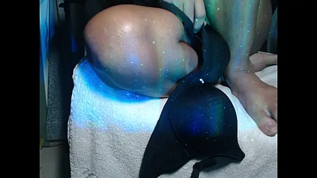 Chatroom XXX en direct de MisRiya21