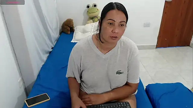 دردشة LAURA_Foxht الجنسية المباشرة