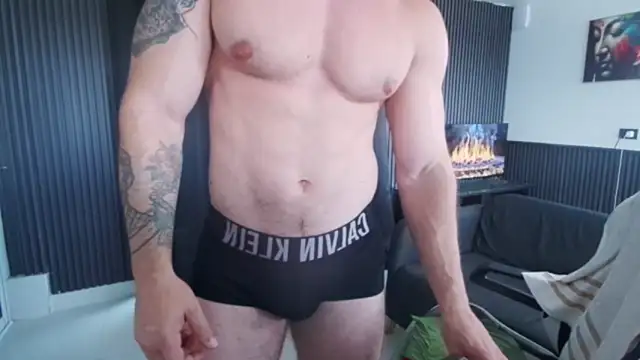 Show modela YourHotGreg na web-kameri