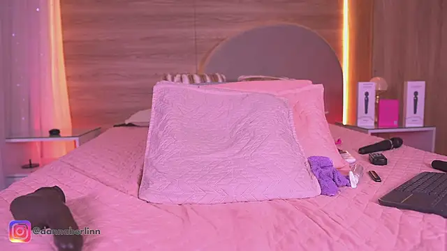 danna_berlin_ élő XXX-chatje