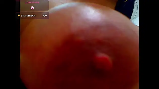 Bigcocksexyluisa: διαδικτυακό σόου στην κάμερα