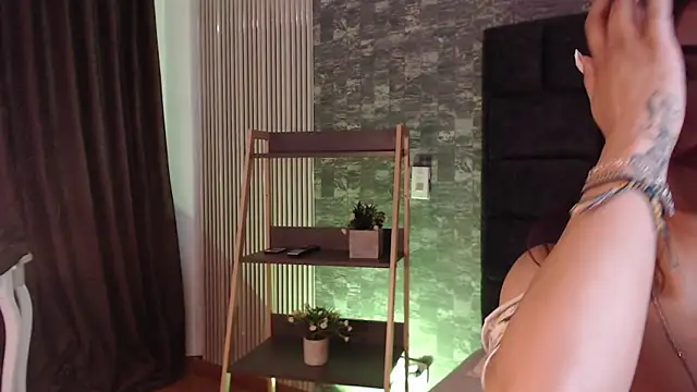 emy_fg Chat XXX live