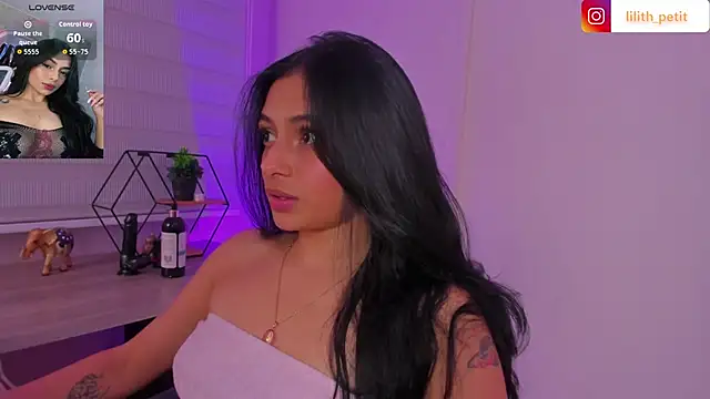 lilith_petit_ Chat XXX in diretta