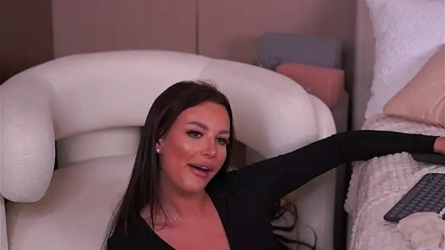 OliviaNoirr Webcam show