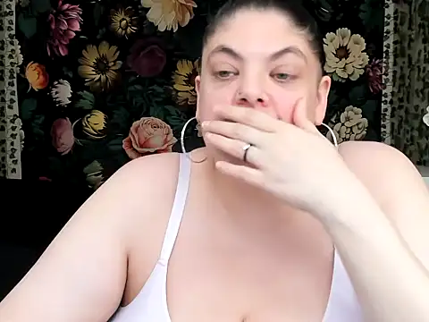 Exxxotic_Melons Show in webcam