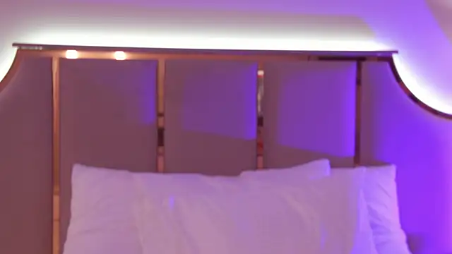 ArianaMelln Webbikameraesitys
