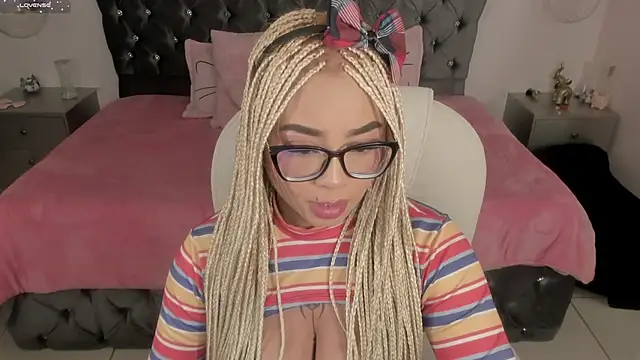 conny__curly élő XXX-chatje