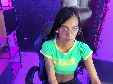 Chat +18 de KarlaSlutSkinny__ ao vivo