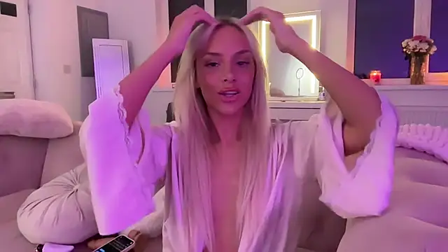 Naughtyblondex webcam show