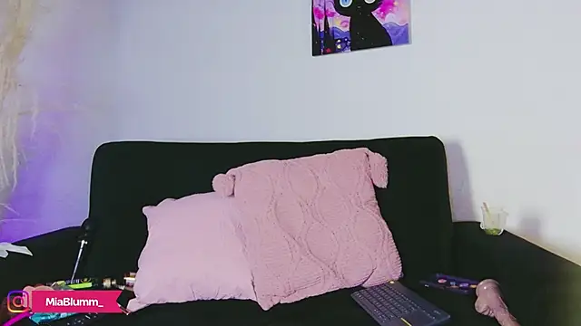 MiiaBlumm_'s Webcam Show