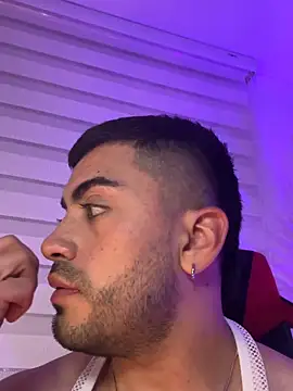Chat XXX ao vivo de Alexander_Diazz