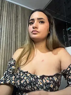 Antonella_Julieta 现场XXX聊天