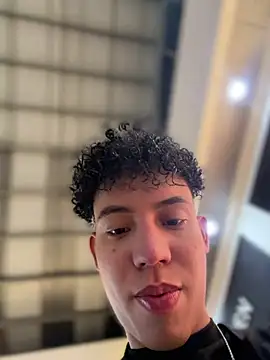 Chat +18 de yoursexyjose ao vivo
