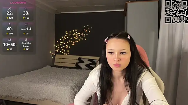 ella_simons' Live XXX Chat