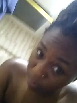 MONIQUE-LAMOUR Chat XXX in diretta