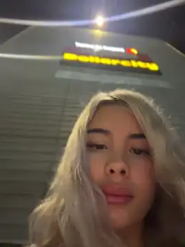 Chat +18 de YouCandiSumisa ao vivo