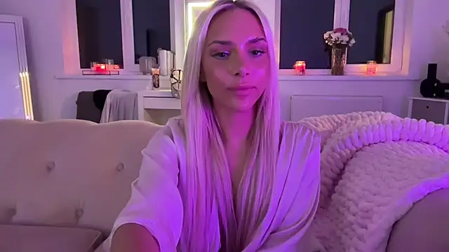 Naughtyblondex webcam show