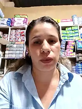 MIA-LARIOS' Live XXX Chat
