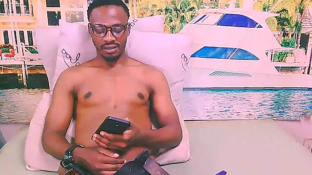 EbonyTiger69 Show in webcam