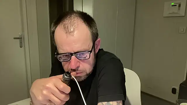 FABIOGLASSESのウェブカメラショー