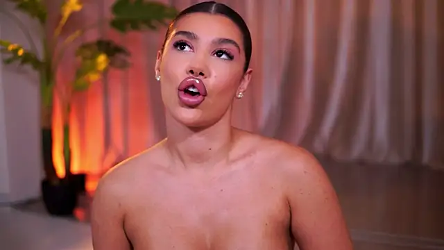 XXX chat uživo modela NatyDesiree