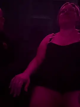 Онлайн чат XXX PiggyRose