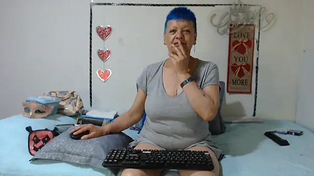 Show de loquitaqueen011 na webcam