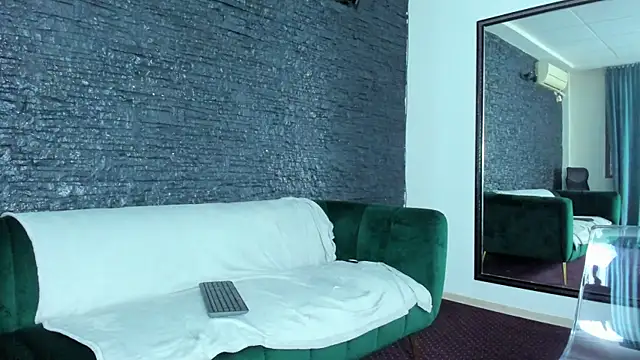 MissVelouraX Webcam show
