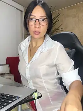 Chatroom XXX en direct de ValeriaVixen