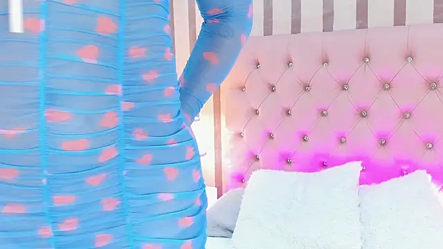 Mia-Stones live XXX chat