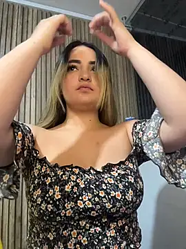 Chat +18 de Antonella_Julieta ao vivo