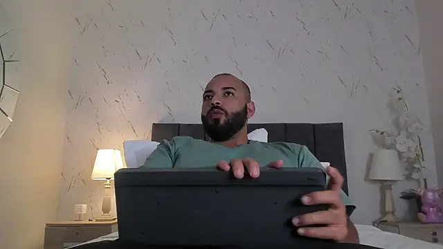 Živý XXX chat Chris_Varden