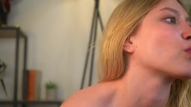 MiaBanger's Live XXX Chat