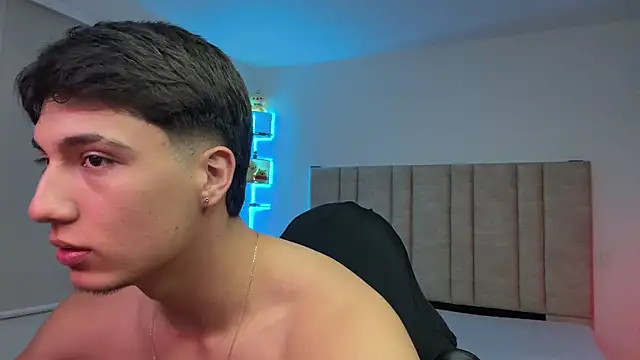 CHRIS_MORGAN1 élő XXX-chatje