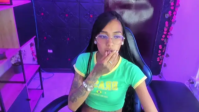 Chatroom XXX en direct de KarlaSlutSkinny__